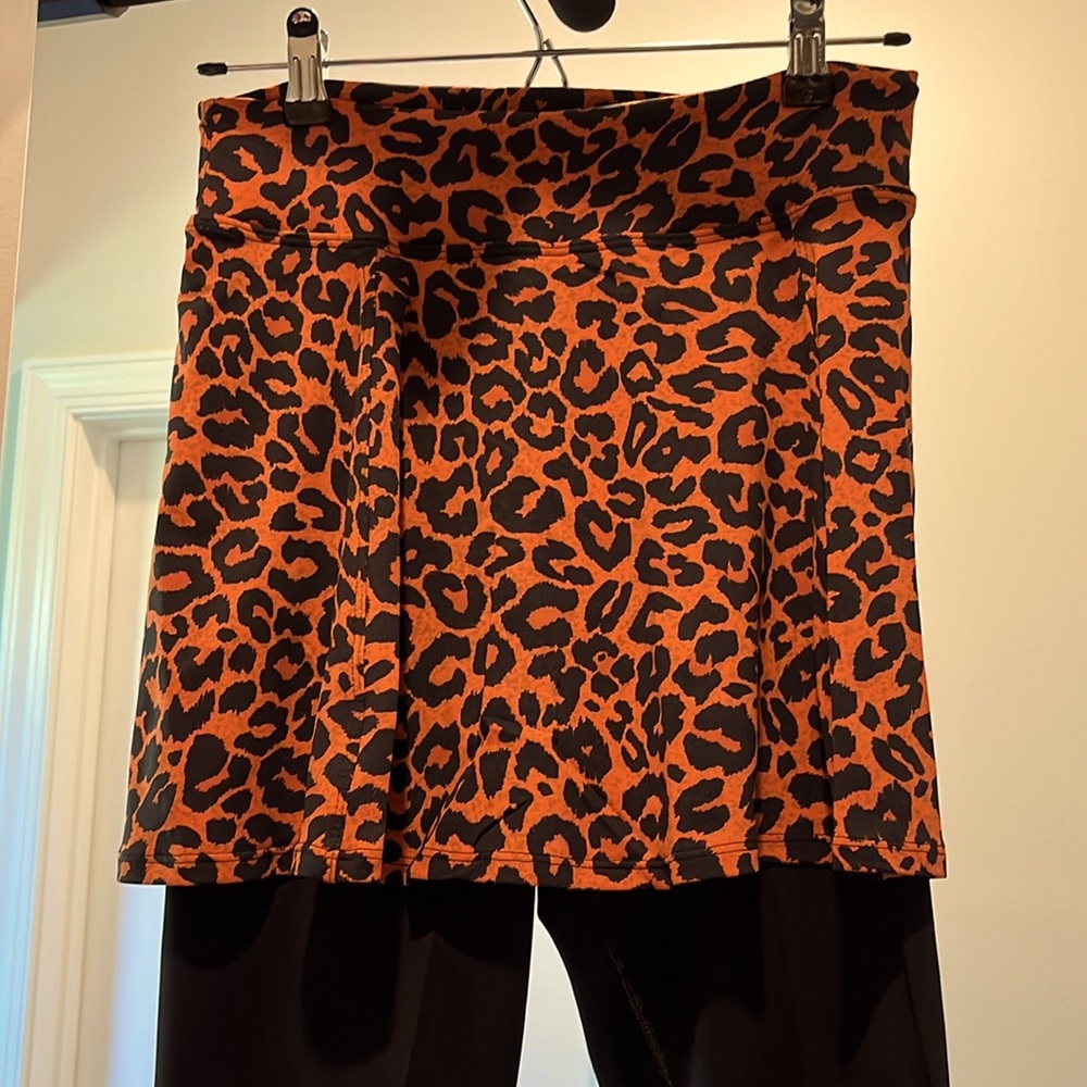 Dona Jo Tam G Tennis Pickleball Skirt with leggings. Size Large